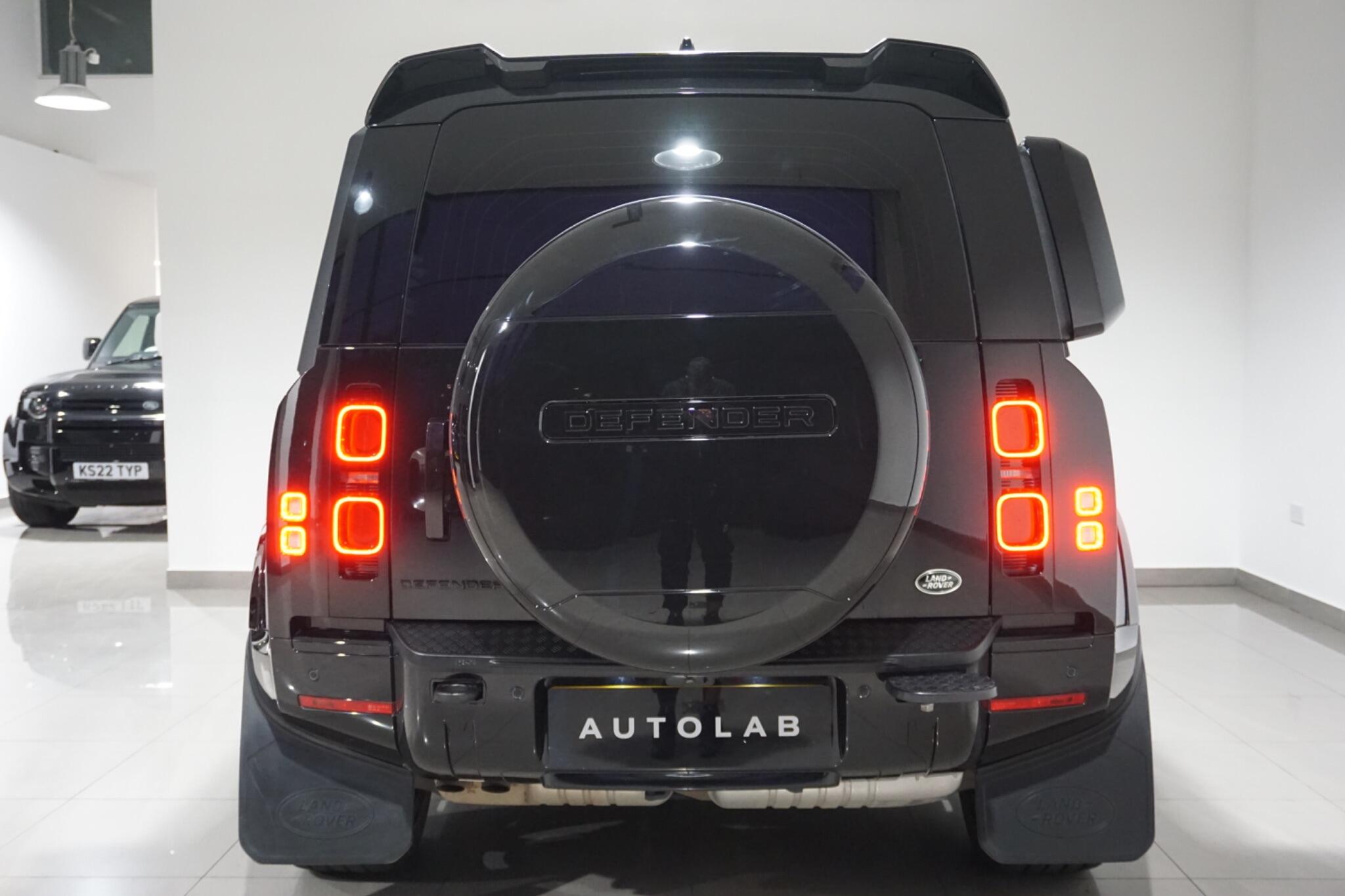 Land Rover Defender 110 3.0 D300 MHEV X-Dynamic HSE Auto 4WD Euro 6 (s/s) 5dr